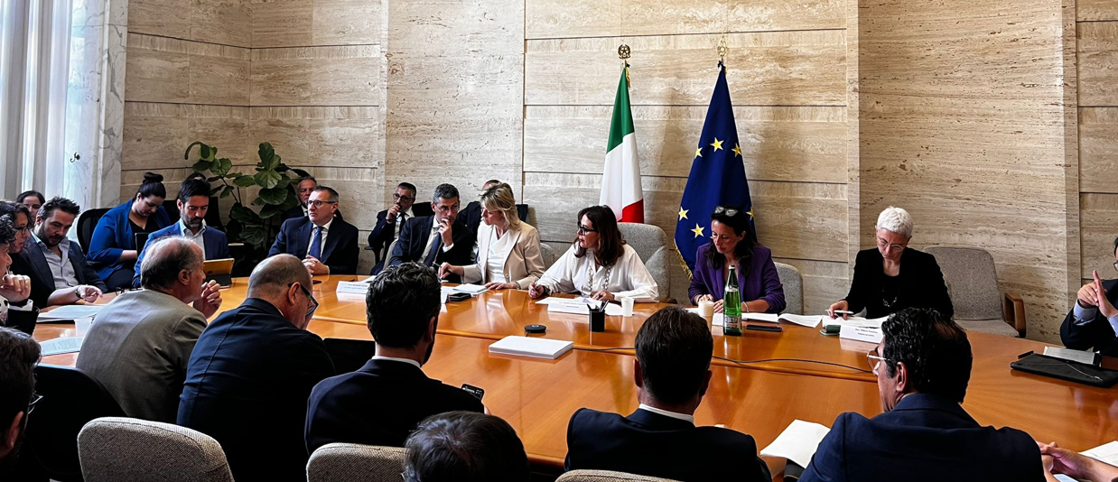 Affitti brevi, incontro tra ministro Santanchè e sindaci, associazioni e sindacati