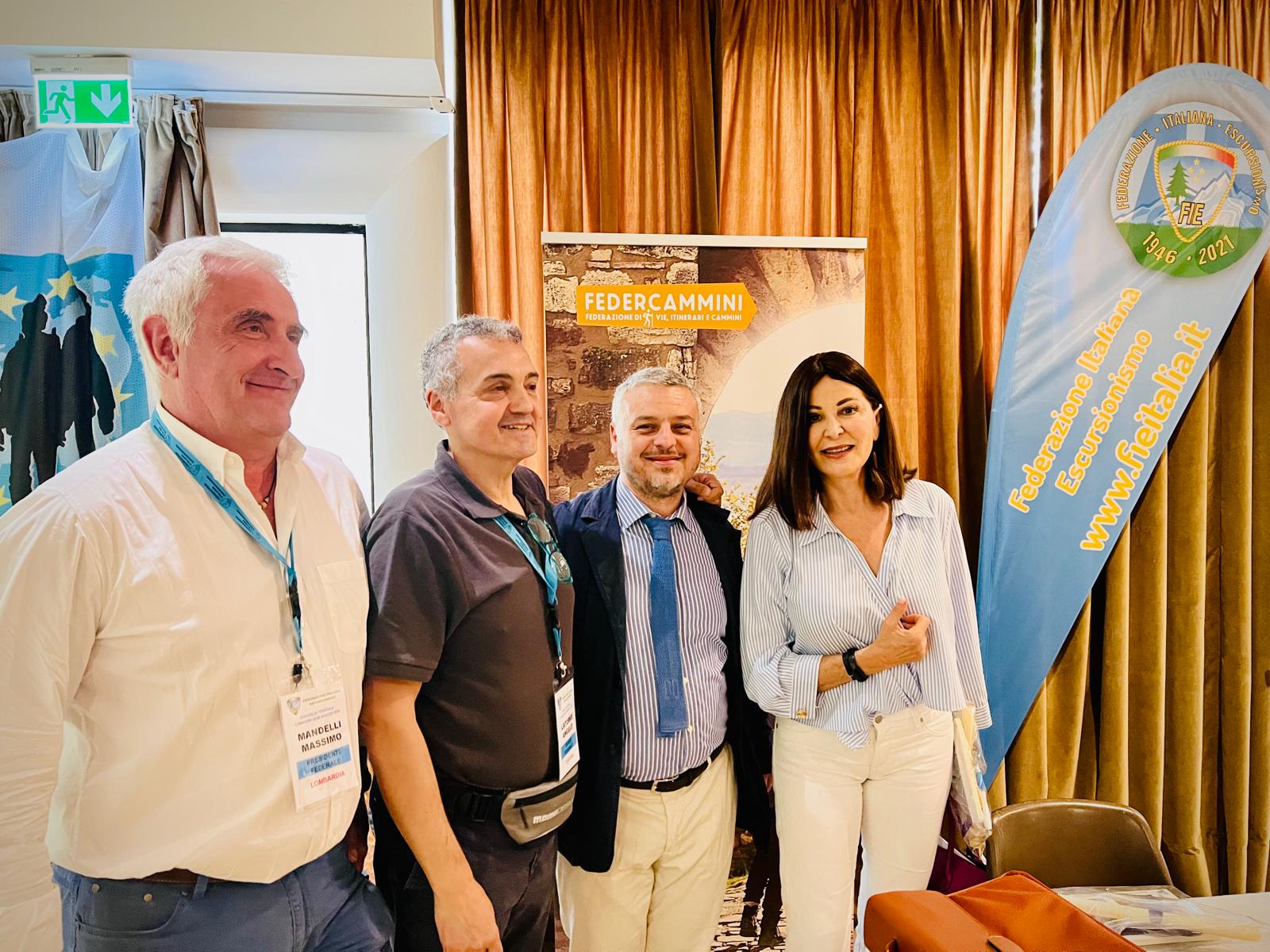 Turismo lento, Santanchè: I cammini Italiani possono diventare meglio di Santiago. Il governo c’è