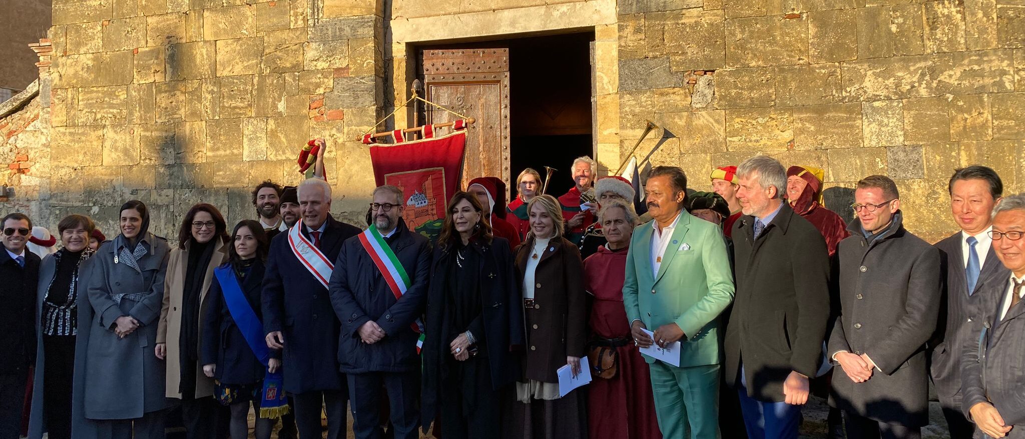 G7 turismo, Ministri si dirigono con treno turistico “vintage” verso borgo Monteriggioni