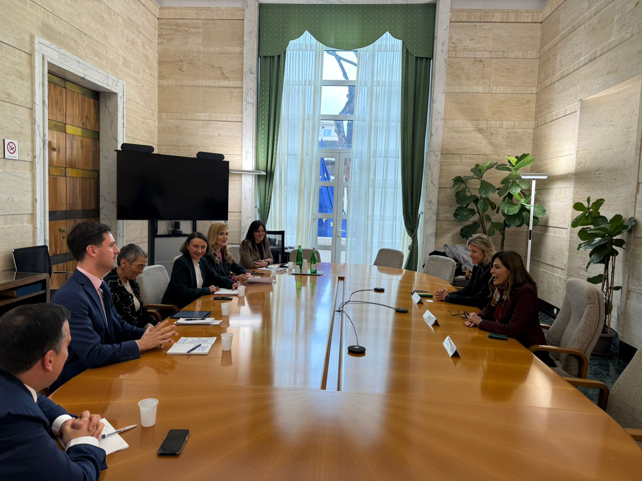 Santanchè incontra Oracle Corporation: dialogo su innovazione del comparto