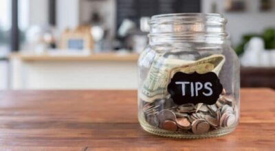 Turismo, arriva conferma Agenzia Entrate: agevolazione mance si applica a tutti i lavoratori impiegati presso le strutture ricettive e i pubblici esercizi