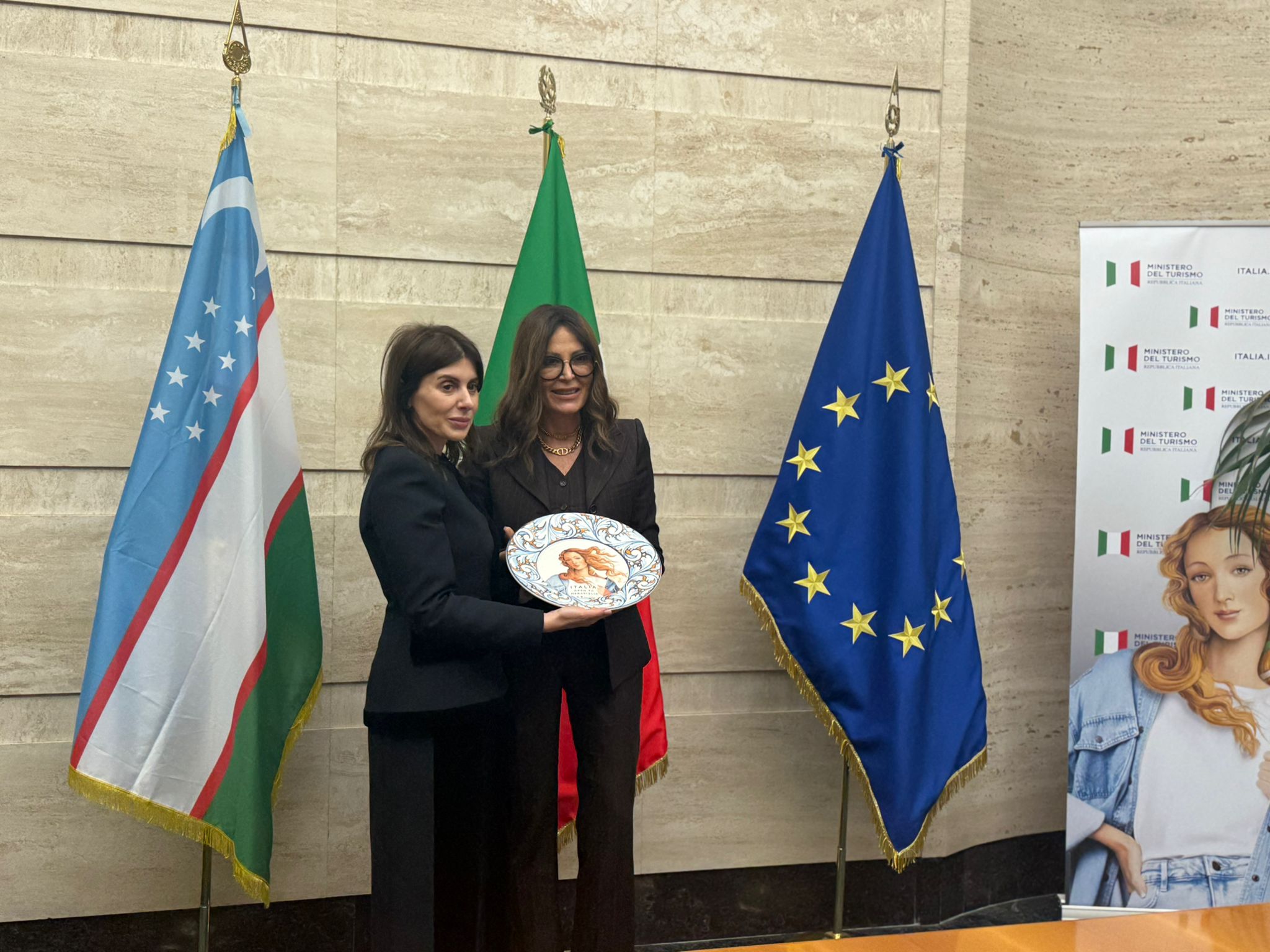 Turismo, Santanchè incontra Gayane Umerova, Direttore Generale della Fondazione per lo Sviluppo dell’Arte e della Cultura dell’Uzbekistan